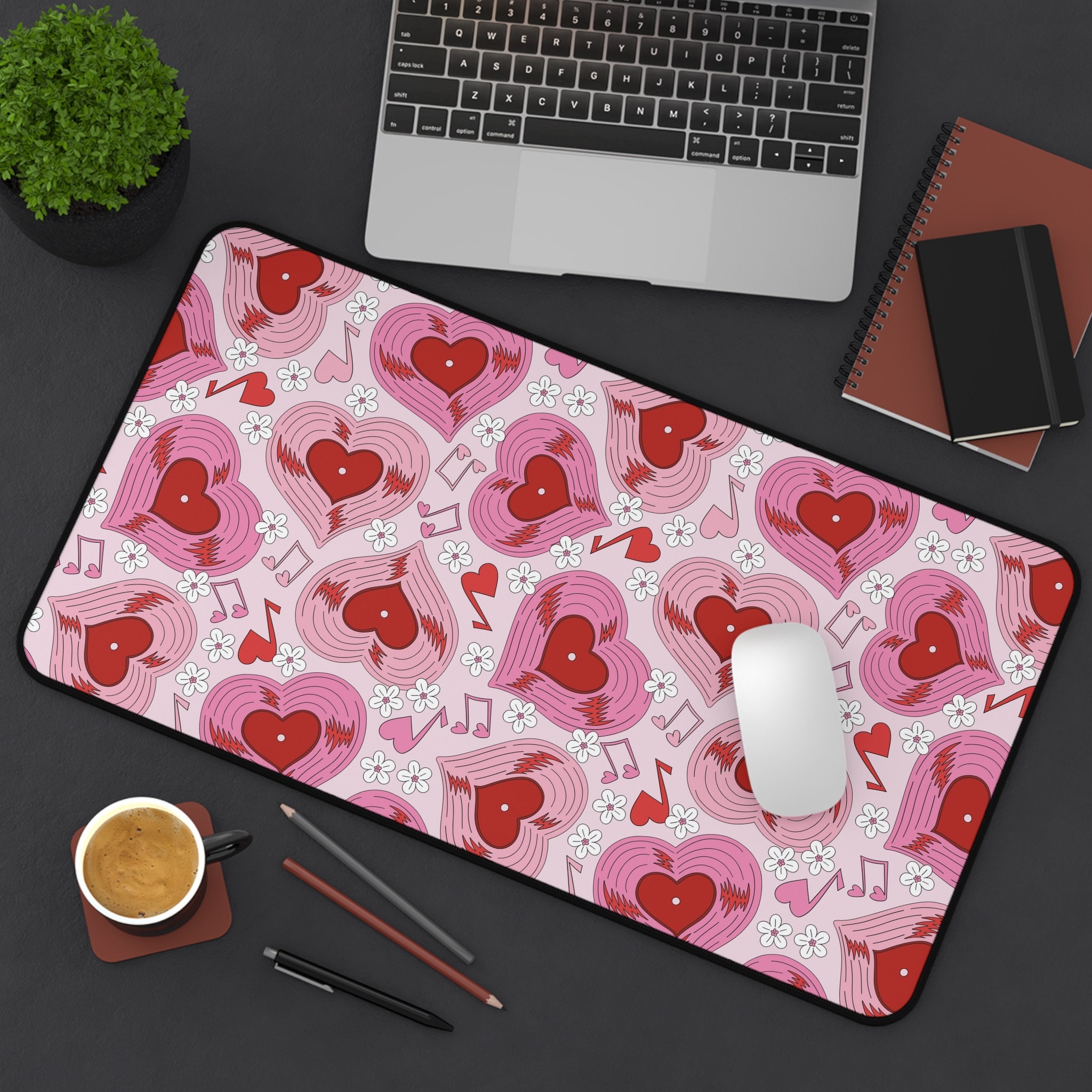 Heart-shaped Vinyl Record Desk - مراجعة Retro Gaming Laptop وسعره