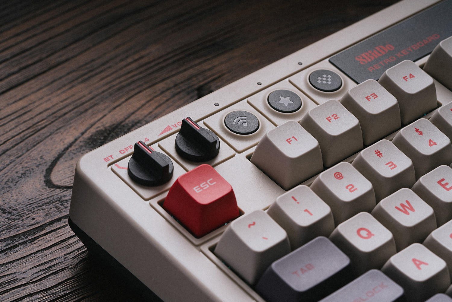 8Bitdo Retro Mechanical Keyboa - مراجعة Retro Gaming Com وسعره
